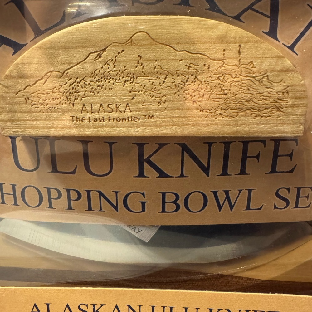 NWT Alaskan Ulu Knife and Chopping Bowl Set Mountain Design - Picture 3 of 3